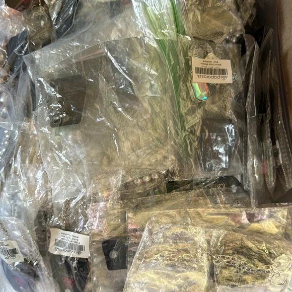 BUNDLE 100 pieces of assorted paparazzi jewelry - Picture 3 of 4